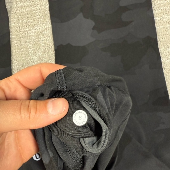 Lululemon Align High Rise Camo Active Running Crop Legging Pant Size 6 - Picture 4 of 6